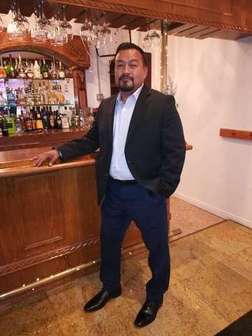 Hombre Soltero de  Otra Ciudad- Extranjero, OscarLA