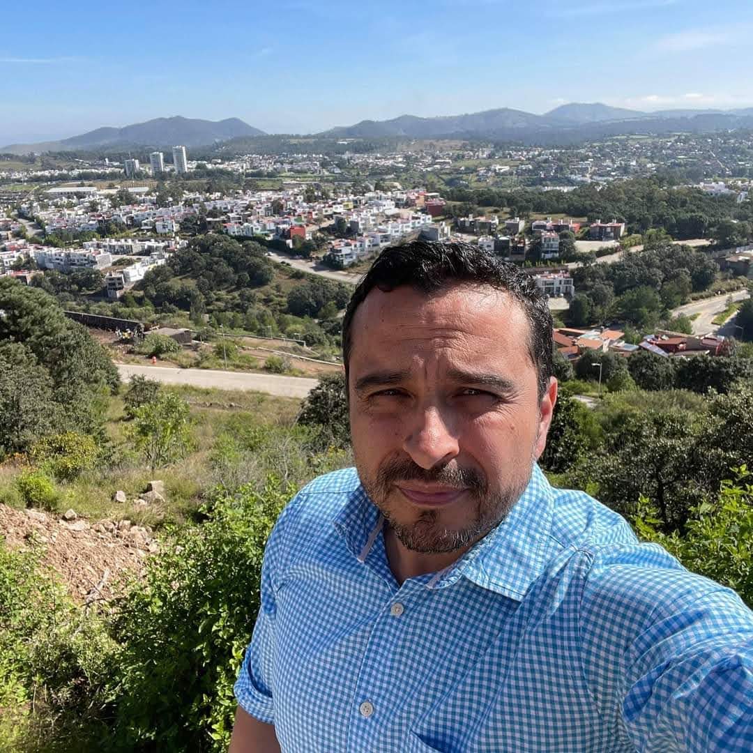 Hombre Separado de  Otra Ciudad - Mxico, JUAN47