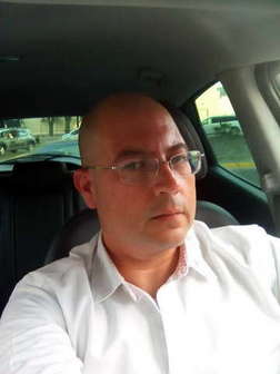 Hombre Divorciado de  Guadalajara, Carlos Roberto