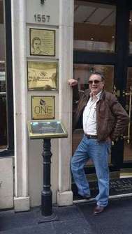 Hombre Casado de  Otra Ciudad- Extranjero, loboesceptico