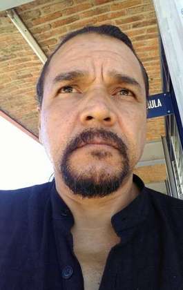 Hombre Divorciado de  Guadalajara, Barn Rojo